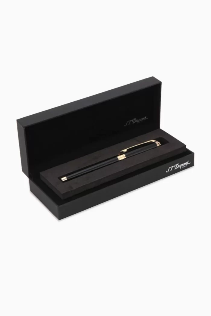 Smooth and Effortless Writing Experience with the S.T. Dupont Line D Medium Rollerball Pen